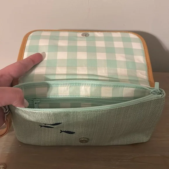 Vera Bradley Turtle Coral Gingham Interior Large Wristlet - Picture 4 of 7